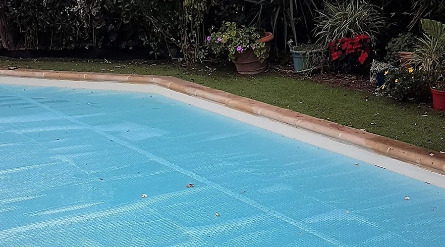couverture piscine isothermique